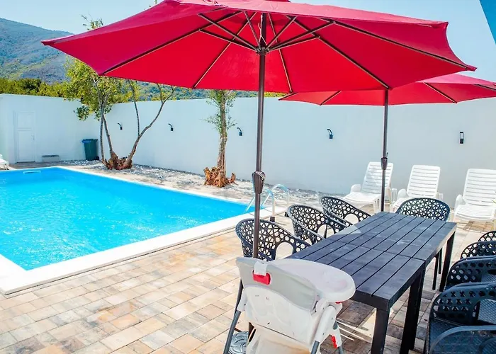 Villa Plava Swiming Pool With House